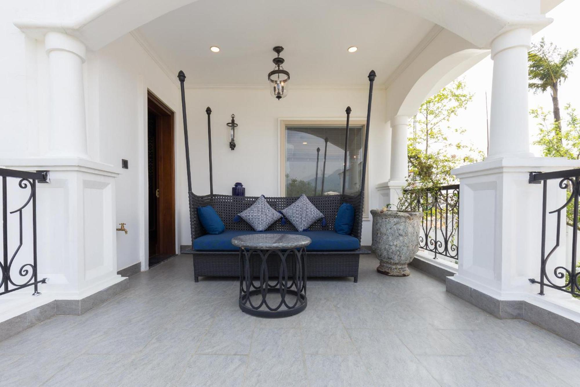 Silk Path Grand &